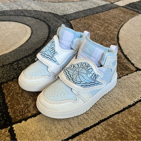 Toddler Boy/Girl Jordan Size 11C - Picture 1 of 7